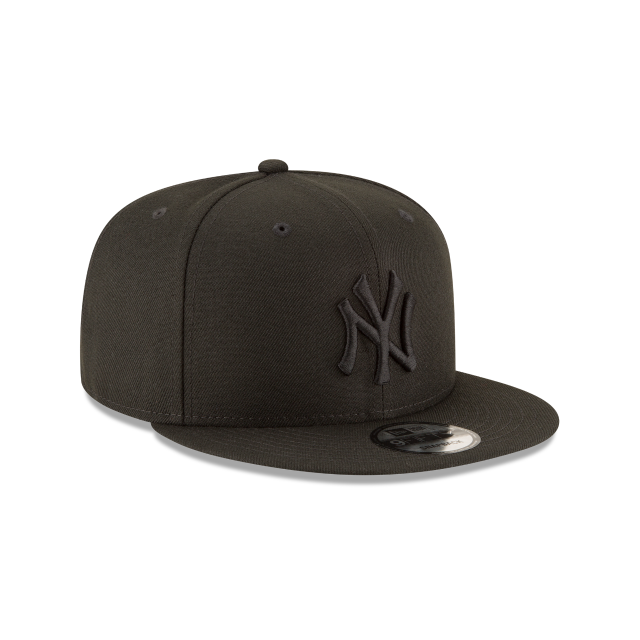 New York Yankees - 9Fifty Limited Edition Black on Black Snapback Hat, New Era